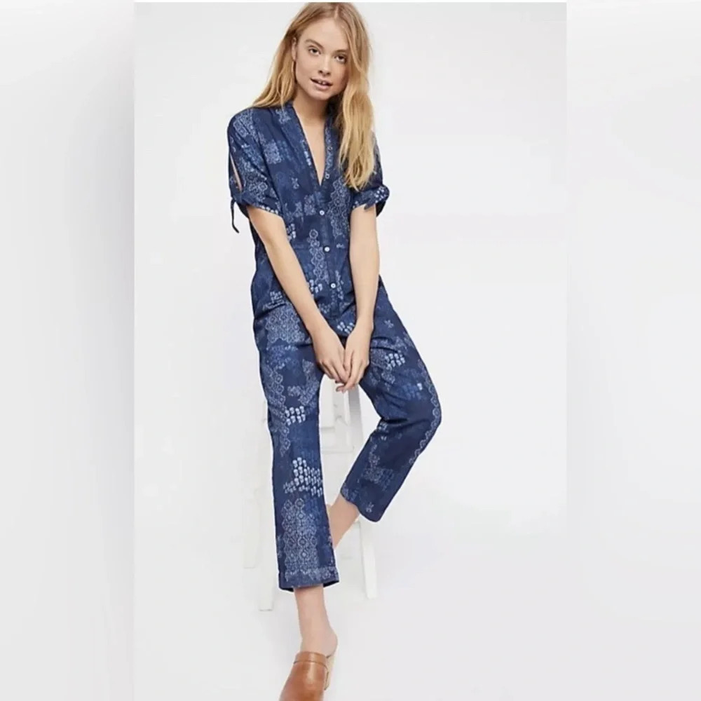 Free People Indigo Daze Denim Chambray Printed Jumpsuit Tie Sleeves Boho Size XS - Picture 12 of 13